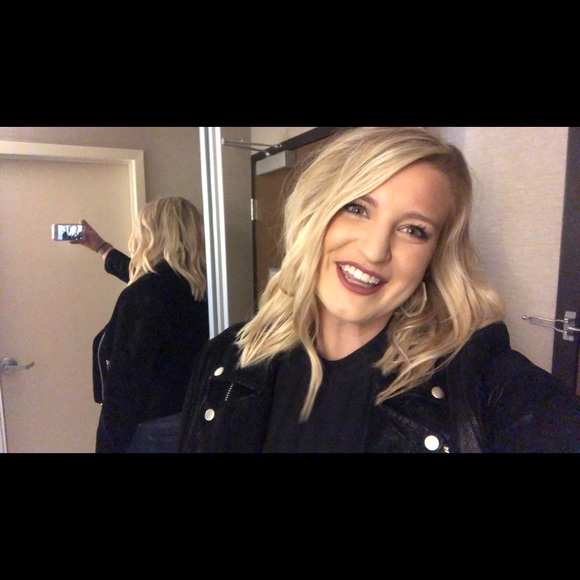 Meet your Posher, Alexandra - Picture 2 of 3